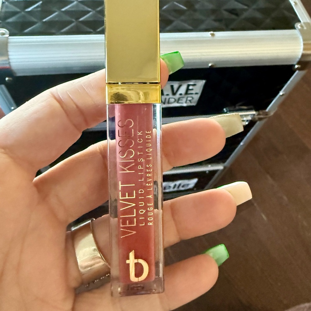 🥰🔥3 for $10🔥💄POSH/CHIC Velvet Kisses Liquid Lipstick Makeup 💄 🥰